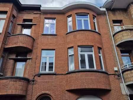 duplex complètement renové 3 chambres a coucher