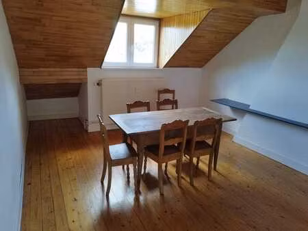 beau studio de 50 m2 au 4eme  au calme (vennes)