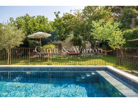 villa de luxe à vendre dans le quartier la serinette