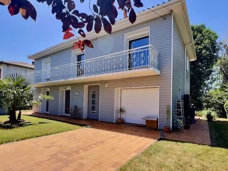 villeneuve-sur-lot maison entièrement rénovée avec goût de 142 m² sur un terrain d'environ