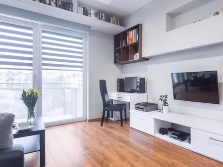 disponibilité immédiate** charmant studio avec balcon  en plein coeur de ville**