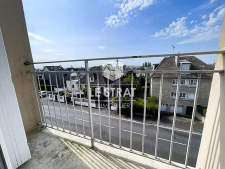 studio vendu libre à 2 pas du campus 1