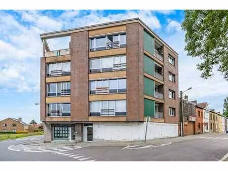 très bel appartement rénové 2ch + garage 2v