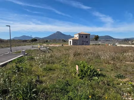 vente terrain 640 m² à la crau (83260)  270 000 €