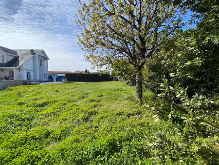 vente terrain 857 m² à les mathes (17570)  257 000 €