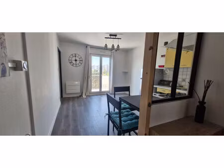 appartement t2 de 31 51 m² avec balcon  parking et cave ? quartier des chaprais