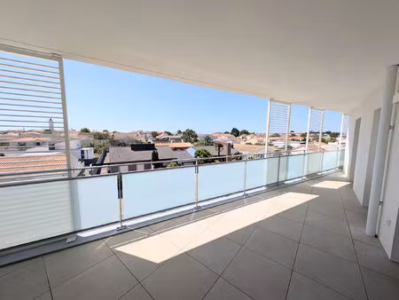 appartement t3 de 67 m² en état neuf à saint gilles croix de vie