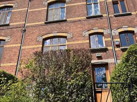 maison ensoleillée dans un cadre vert - centre ville