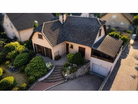 maison familiale avec grand garage.