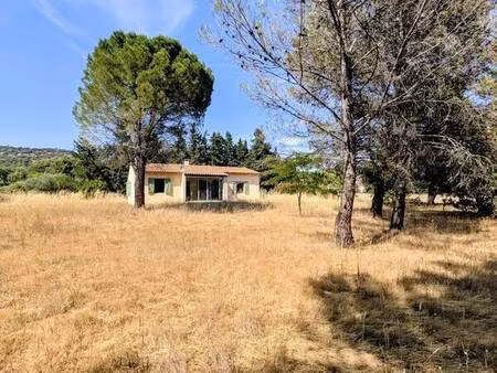 villa de plain pied sur grand terrain avec garage et 3 chambres