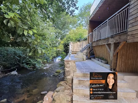 incroyable maison au bord de l'eau
