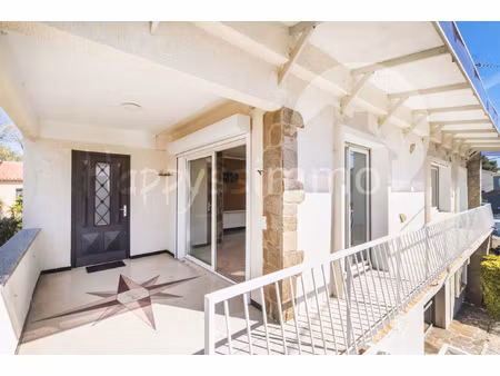hyères-plage : villa de 230 m2 - deux appartements - garage