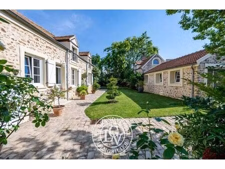 maison de 8 pièces de luxe en vente à saint-sauveur-sur-école  france