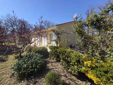maison de plain pied de 202 m2 dont 70m2 à rafraichir  t4  terrain boisé