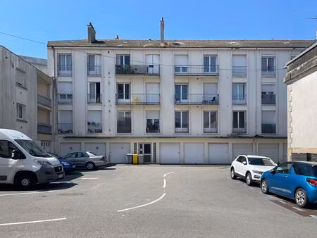 t3 lumineux et spacieux de presque 90 m2 sans vis-a-vis- centre-ville quimper