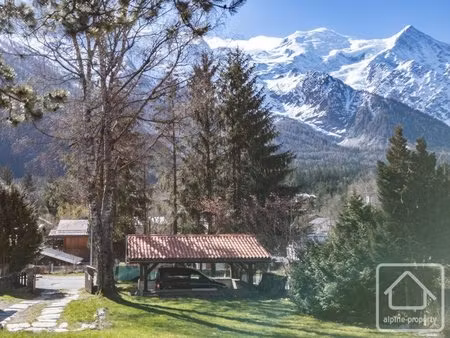 ferme du pays historique de 5 chambres orientée plein sud  avec mazot et parking couvert .