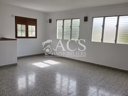 t3 bis rénové à balata