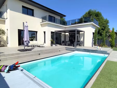 villa avec piscine
