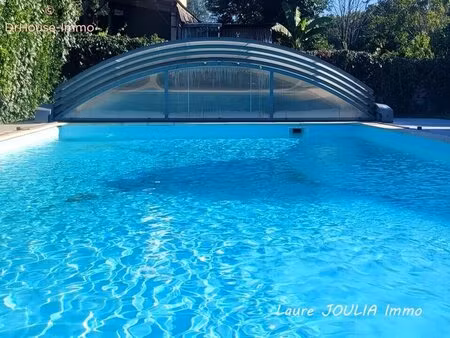 maison familiale de 290 m² avec piscine sécurisée + terrrasses + dépendances sur 1404m² de