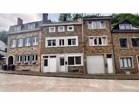 maison en triplex inversé avec terrasse à la roche!