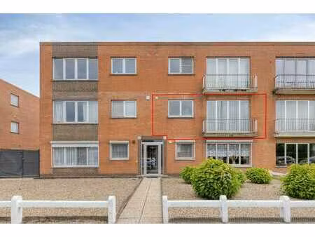 appartement de deux chambres avec garage à sint-kruis (bruge