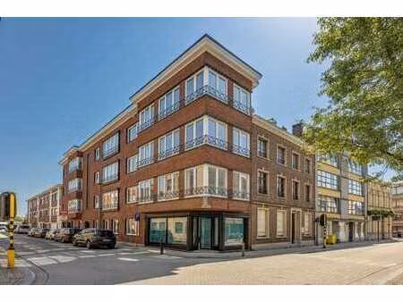ruim en luxe gerenoveerd appartement van ca. 100 m².