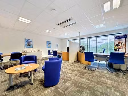 bureau idéalement situé dans l'espace wapi