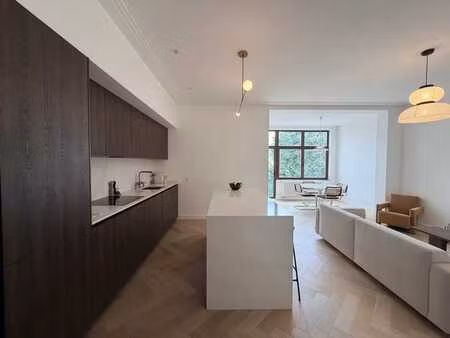 appartement lumineux de 2 chambres avec espace bureau
