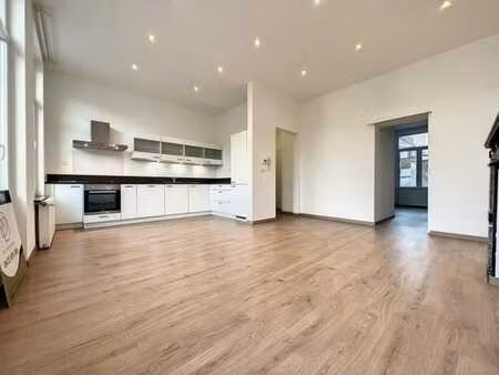 barriere st gilles - metro horta - 1chambre disponible 01/08