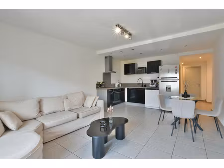 f4 spacieux - traversant - parking - terrasse et ascenseur
