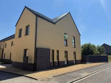 maison neuve basse énergie au coeur du village de neufmaison