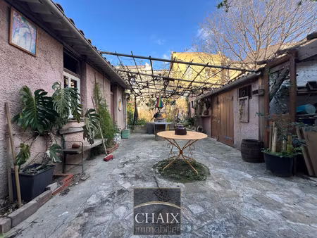 13600 la ciotat - terrain avec deux constructions sur le por