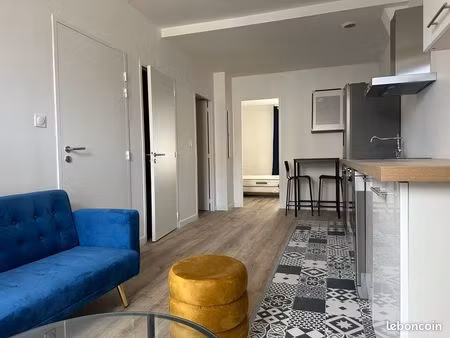 beau t2 meuble avec piscine dans l’immeuble