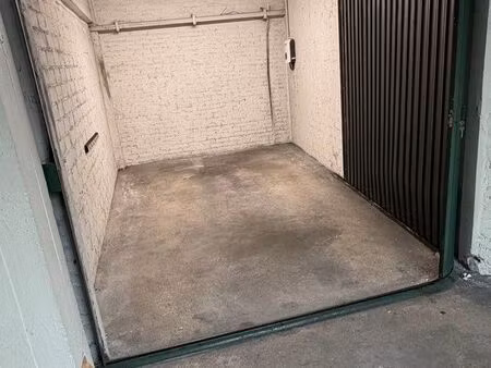 box parking la fontaine auteuil et borne de charge