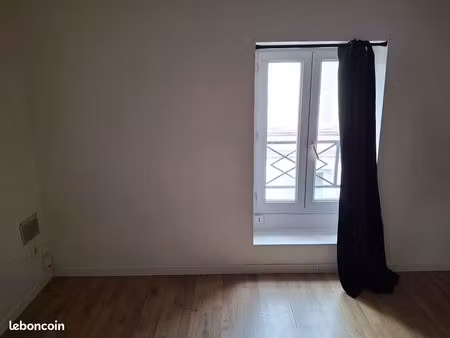 appartement climatisé repeint proche toutes commodités