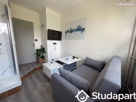 chambre 1 pièce 9 m²