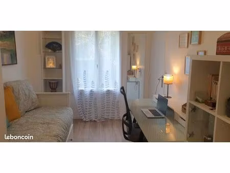 2 chambres avec placards (14 & 11m²)  salle de bains avec wc séparés