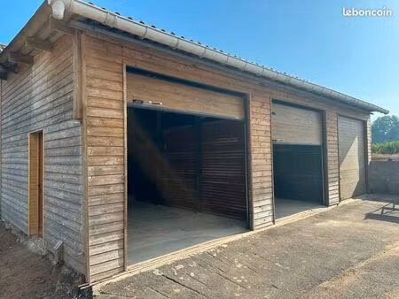 local / box hangar