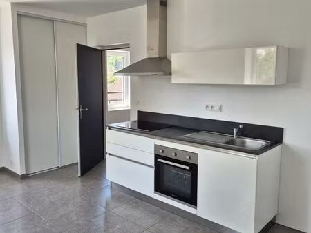 à louer – t2 de 42 m² en très bon état avec parking et cave