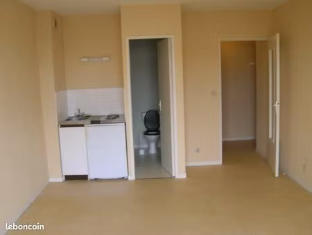 loue studio proche lycée camille guérin