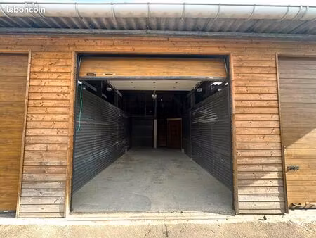 local / box hangar