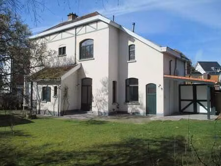 villa 3 façades de charme rénovée sur le plateau de stockel