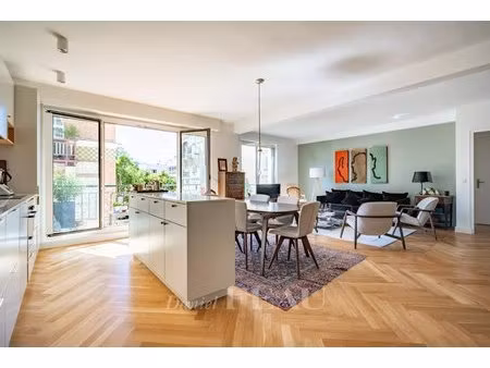 boulogne nord - tourelle - joli appartement rénové avec balcon.