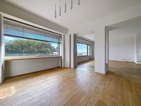 appartement à louer avec garage et terrasse   uccle (vbe40853)