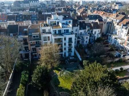 magnifique appt 2ch ±90m² + terrasse au cœur de brugmann