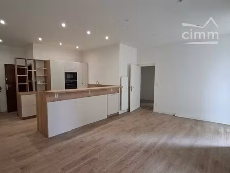 appartement 3 pieces en rez de chaussee avec cour privative