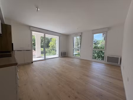 appartement t2 neuf de 57 m2 avec balcon et garage centre-