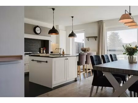 recente halfopen hoekwoning met 3 slaapkamers in rollegem