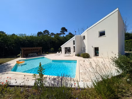 très belle maison t8 avec piscine en bordure de forêt st medard