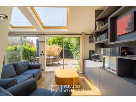 duplex contemporain  comme une maison proche du centre ville